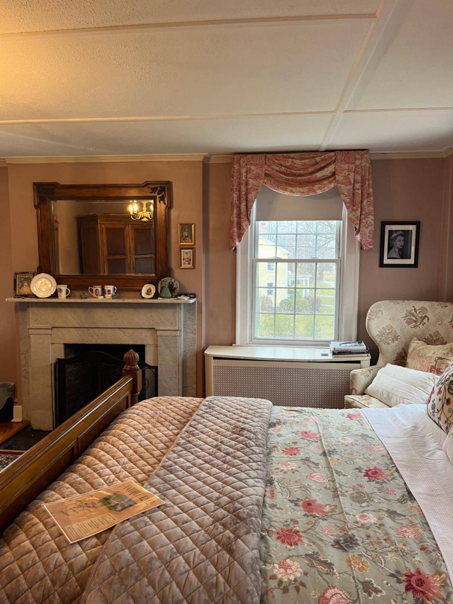 Antique1242 British Bed & Breakfast เอนฟิลด์ ภายนอก รูปภาพ