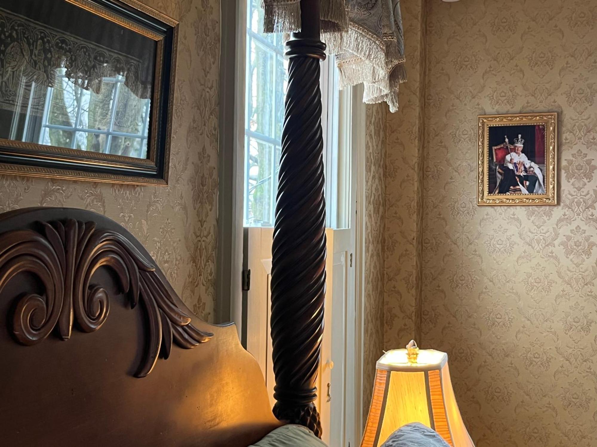 Antique1242 British Bed & Breakfast เอนฟิลด์ ภายนอก รูปภาพ