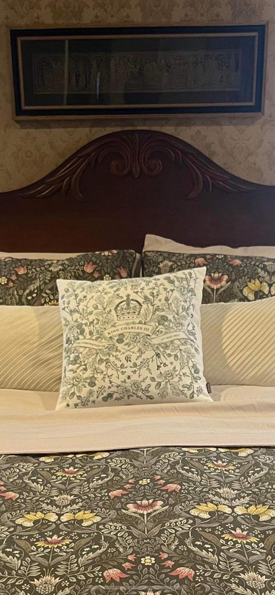 Antique1242 British Bed & Breakfast เอนฟิลด์ ภายนอก รูปภาพ