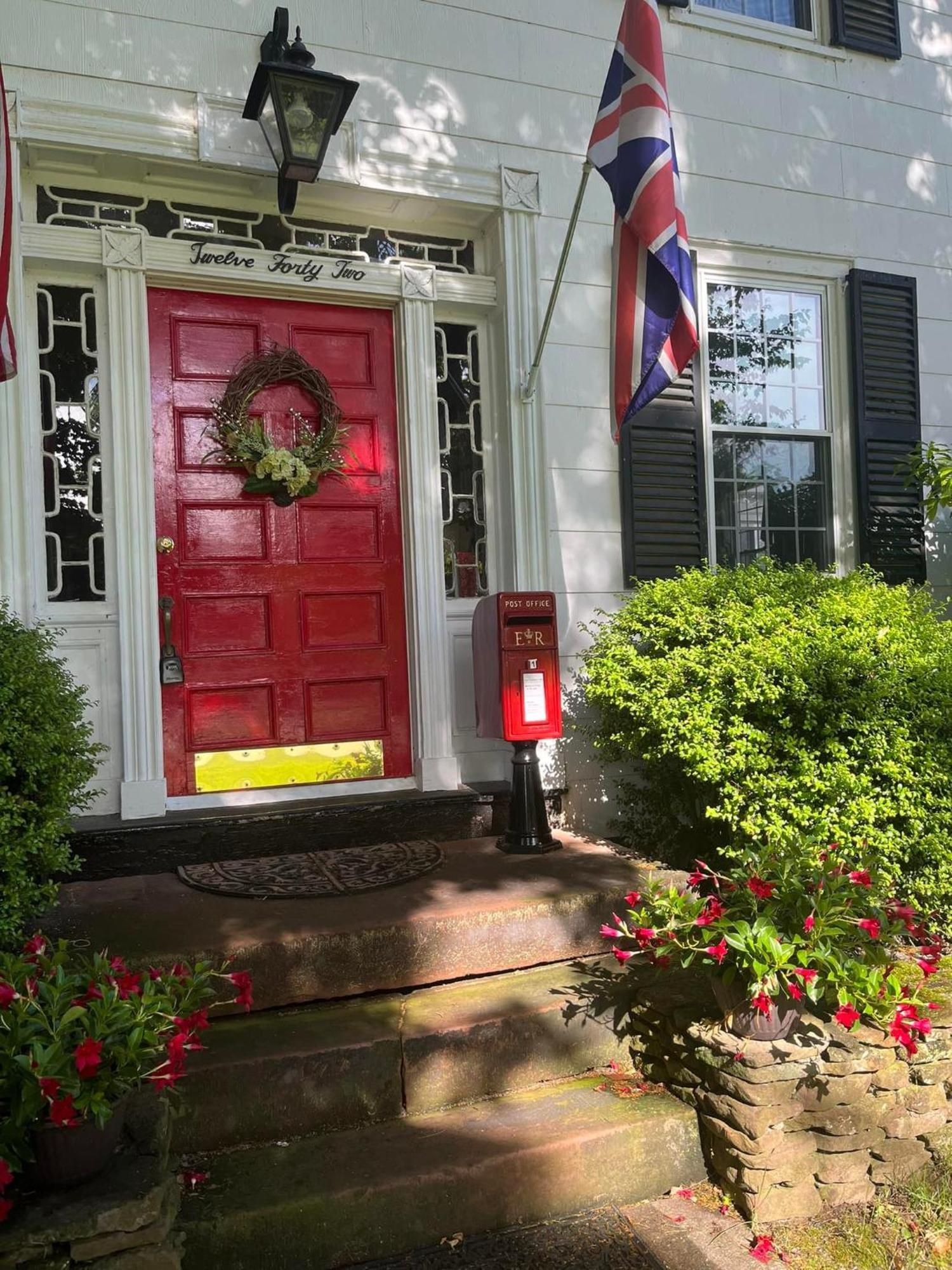 Antique1242 British Bed & Breakfast เอนฟิลด์ ภายนอก รูปภาพ